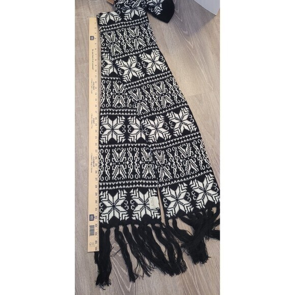 NWT Gold Coast Black and‎ White Scarf and Matching Hat - Picture 10 of 12